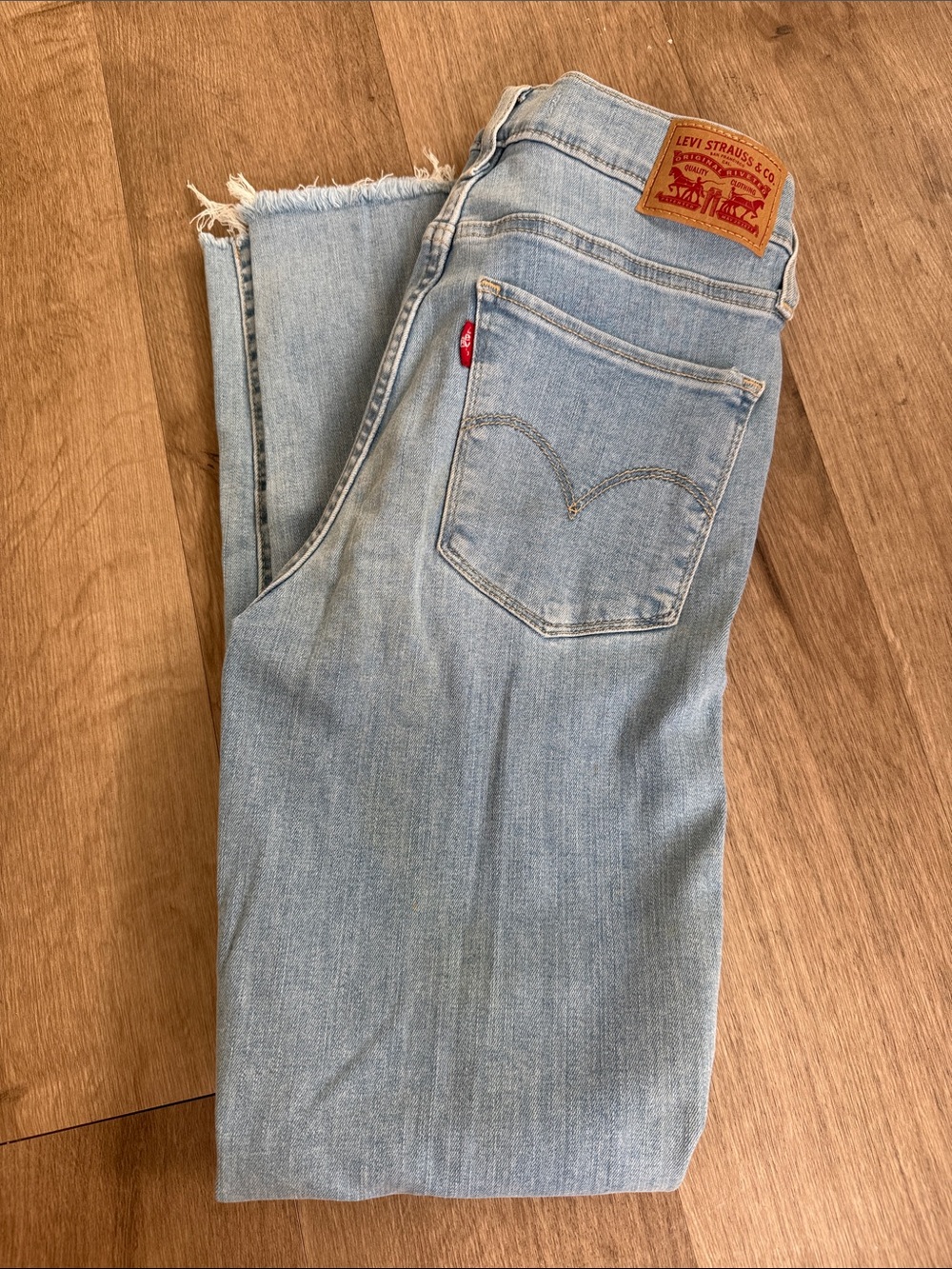 Levi 720 High Rise super skinny distressed, denim stretch Jeans